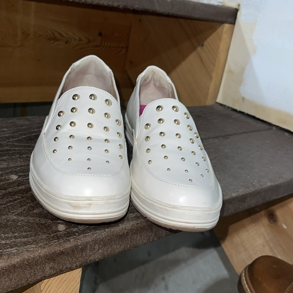 Adrienne Vittadini White and Gold Studded Flats - Picture 8 of 8